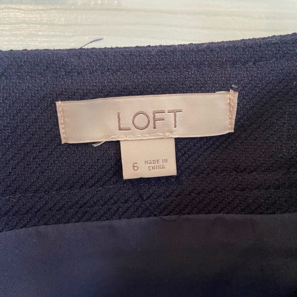 LOFT size 6 navy blue mini skirt - Picture 2 of 3